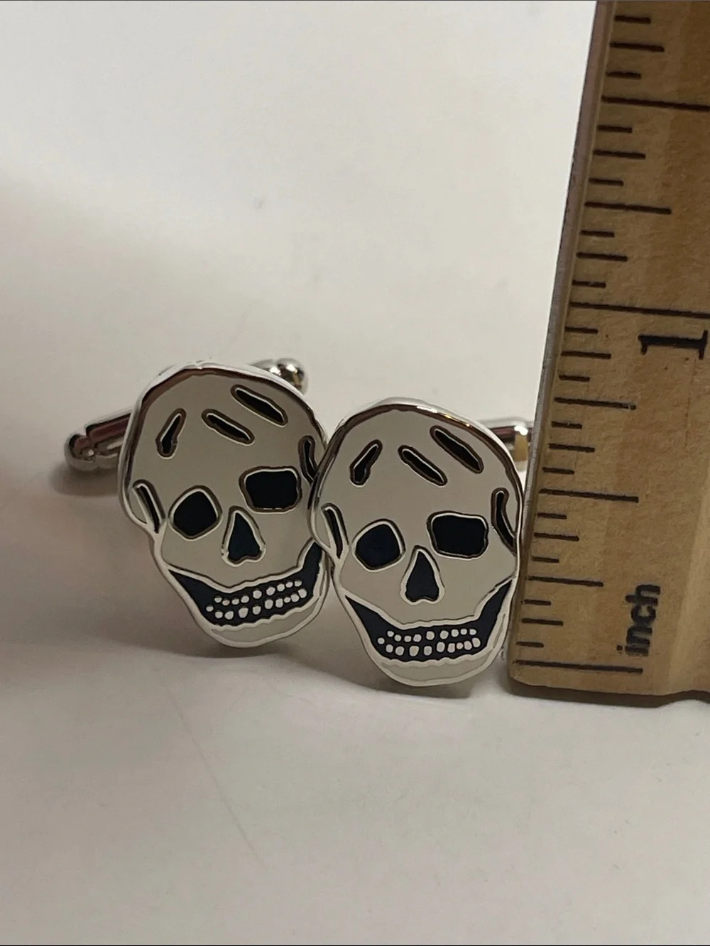 Alexander McQueen Skull Enamel Cufflinks - White and Black